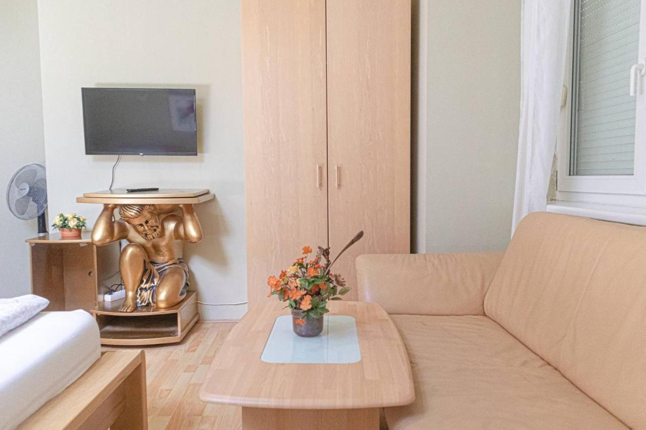 Triple In An Elegant House Gd Habitación en casa particular Viena